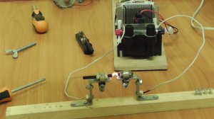 Разряд через электроды из угля