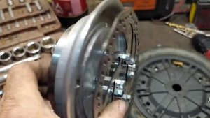 Безопасный самокат из колеса от гироскутера