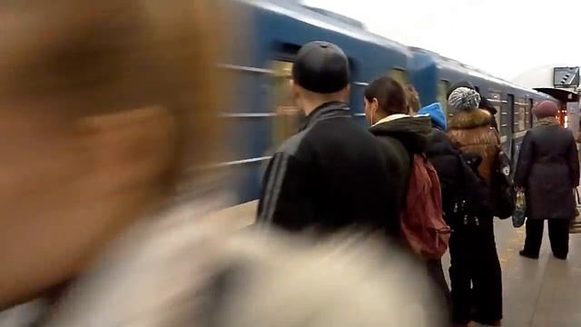 Вагон зелёный салон приехал на Дыбенко