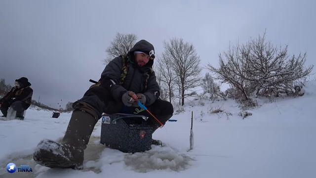 СКОЛЬКО же здесь РЫБЫ!?! ОКУНЬ, ЛЕЩ, ПЛОТВА. Давно не попадал на ТАКОЙ КЛЕВ! смотреть онлайн