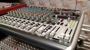 Микшерный пульт Для Студии От Behringer