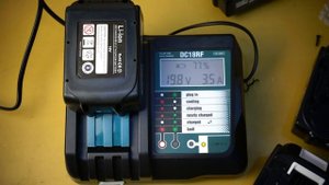 Зарядное утройство Makita DC18RF с аккумуляторами. Тесты