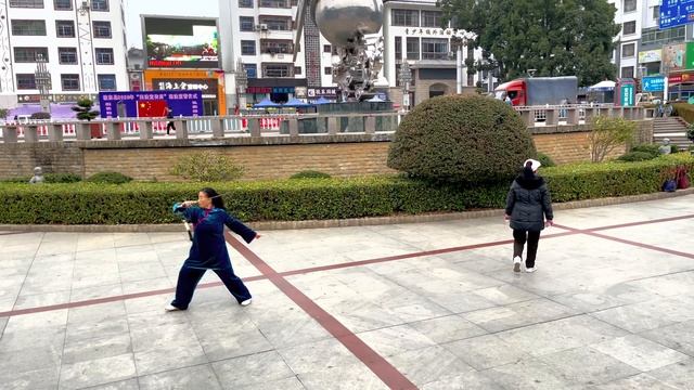 Walking In China's 99th Tier City | An Ex-Poverty County | Guidong County 4K HDR | 湖南 | 桂东 смотреть онлайн
