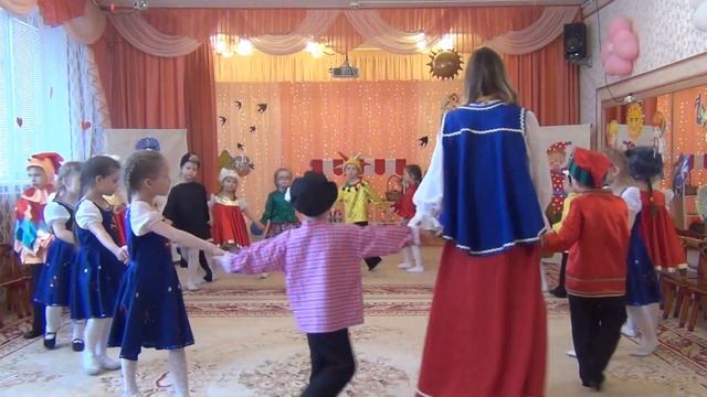 "На ярмарке нашей поём и пляшем" смотреть онлайн