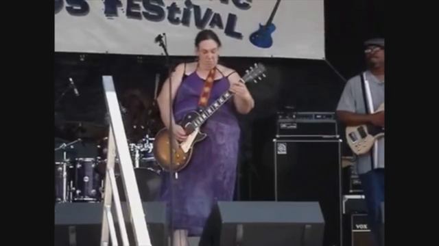 Женщина играет блюз соло смотреть онлайн