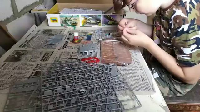 Т-14 «Армата» от Звезды в 1/35 масштабе. Сборка. Часть 1 смотреть онлайн