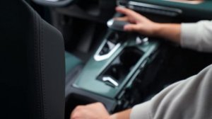 Русификация Geely Monjaro. Снимаем блок мультимедия. Разбираем центральный тоннель.