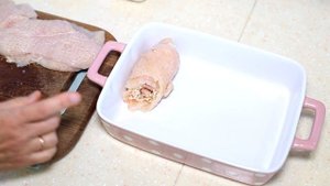 Куриные рулетики с беконом в сливочно-сырном соусе. Просто нежнейшее куриное филе.