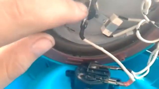 РЕМОНТ ЭЛЕКТРОЧАЙНИКА НЕ ВЫКЛЮЧАЕТСЯ ИЛИ ВЫКЛЮЧАЕТСЯ НЕ ЗАКИПАЯ смотреть онлайн