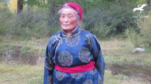 № 517. "Тиккен өгнүӊ иштинейге" / "Внутри поставленной юрты" (исп. К.Д. Донгак)