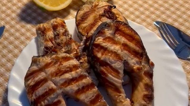 Красная рыба на гриле