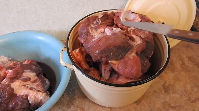 Готовим мясо к  Бешбармаку)))