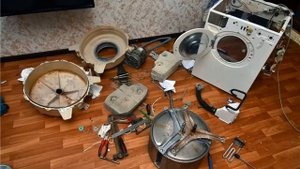 Что делать если прыгает стиральная машинка при отжиме