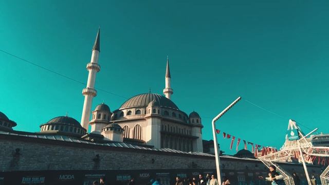 ?Прогулка по улице Истикляль в Стамбуле