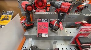 83. Магазин - смотрим на аккумуляторные инструменты DeWalt и Milwaukee