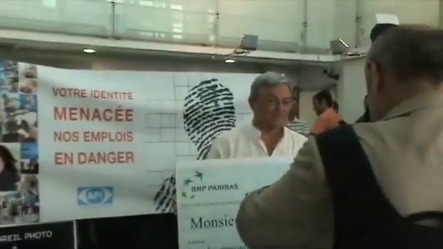 Issy les moulineaux -Photographes en colère смотреть онлайн