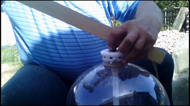 Как открыть пробку у ПЭТ Кеги. смотреть онлайн