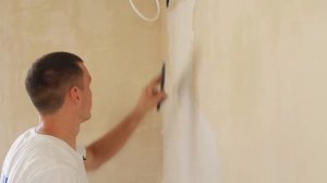 Нанесение полимерной шпаклевки