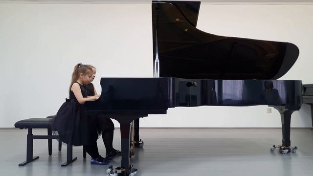 Фортепианный ансамбль Хомчук Дарья Шмидт Ариана. А.Петров Веселый марш из к/ф "Мишель и Мишутка" смотреть онлайн