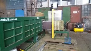 Пресс гидравлический со стреппинг машиной для тюкования сена и соломы