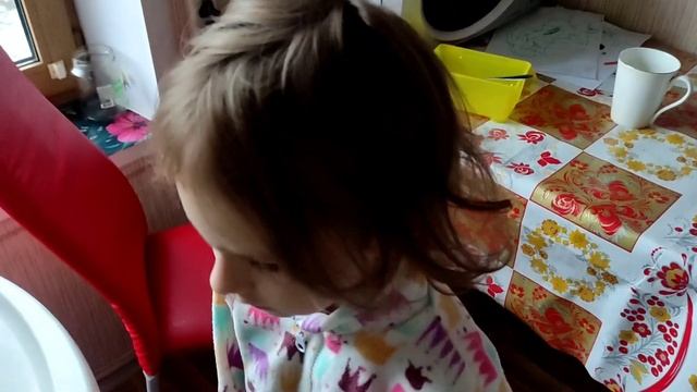 КАК Я ПОДСТРИГАЮ СЕБЕ ЧЁЛКУ. РИСУНКИ ДОЧЕРИ 1.5 ЛЕТ. УЧИМСЯ ДЕЛАТЬ КОЛЕСО.