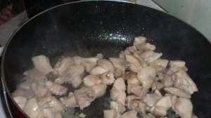 Гуляш из курицы с подливкой