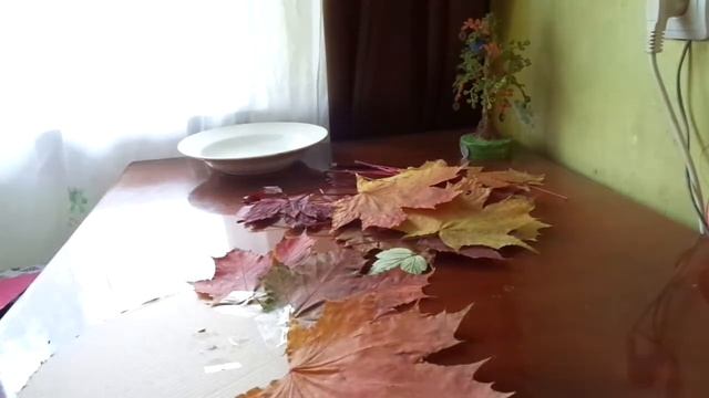 Осенняя поделка из листьев, часики. Поделка в садик.