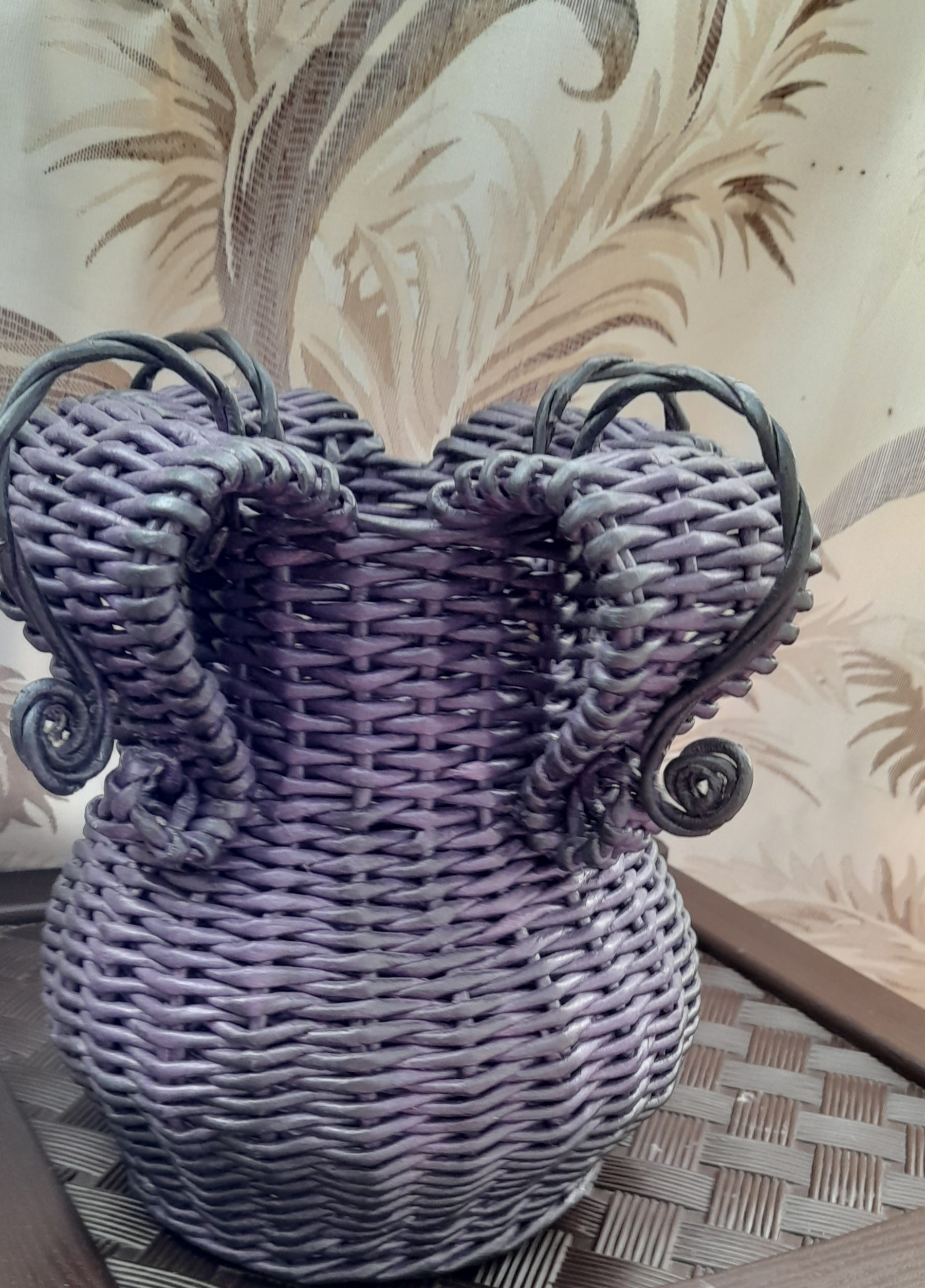 Кувшин- ваза из газетных трубочек. смотреть онлайн