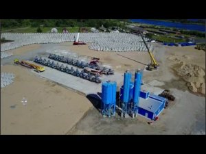 Тысячи тетраподов на берегу Балтики