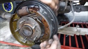 Как заменить задние колодки Nissan Vanette Cargo LD23