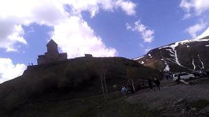 Сила духа и сила гор Грузии - монастырь Гергети, май 2019