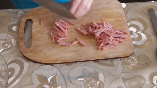 Салат с колбасой и сухариками . Как приготовить салат с колбасой. Вкусный салат. смотреть онлайн