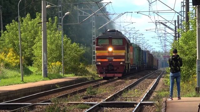 9 Вагонный ДР1А и Множество Других Поездов На Саулкалне | Поезда Латвии смотреть онлайн