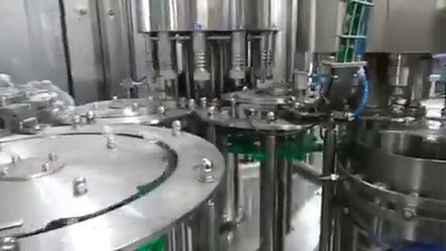 Автомат триблок розлива 0,5 литров 4000 бутылей в час смотреть онлайн