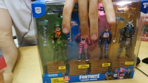 Обзор игрушек и фигурок по игре Fortnite. Сравзение  MCFarlane и Jazware