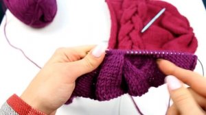 Вязаная шапка с поперечной косой. Шапка спицами?