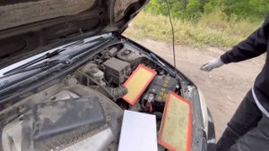 Как поменять воздушный фильтр Kia Spectra