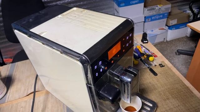 Saeco Gran Barista течёт, не мелет кофе. Ремонт просто