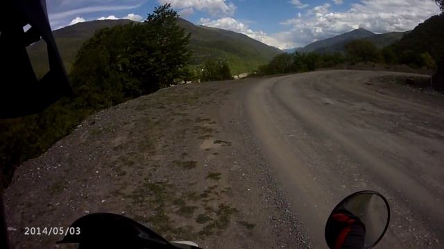 По берегу Жинвальского водохранилища