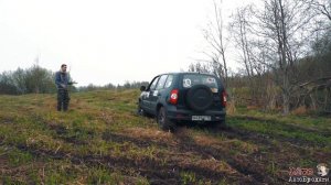 Покатушка на Шевроле Нива. Подъем на глиняную вершину. Chevrolet niva 4x4 off-road