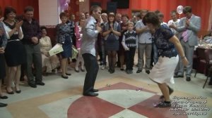 Танец зятя и тёщи (обряд "Чоботи")Ох и обует,,,,,,))