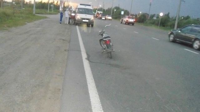 В Ярославле нетрезвый водитель без прав перевернулся на мопеде смотреть онлайн