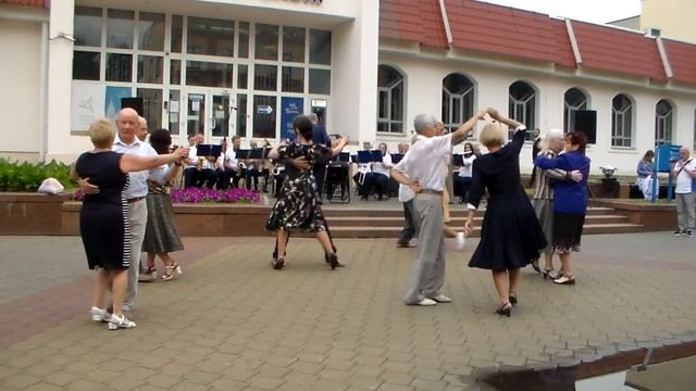 Я Услышал Мелодию Вальса И Сюда Заглянул На Часок! смотреть онлайн