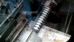 Шайбы на токарном станке.
