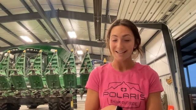 Tuesday Evening Chats with Laura Farms смотреть онлайн