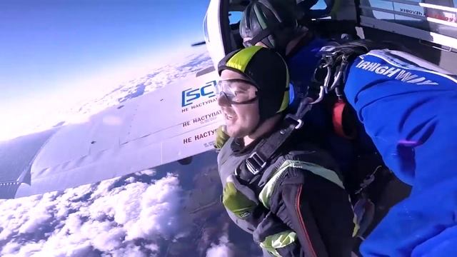 Каждый день прыгает в пропасть | Хорошие истории смотреть онлайн