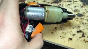 Электроотвёртка, замена батареи