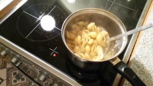 Варю на новой плите макароны =)