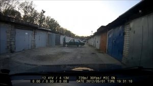 учимся заезжать в гараж :)