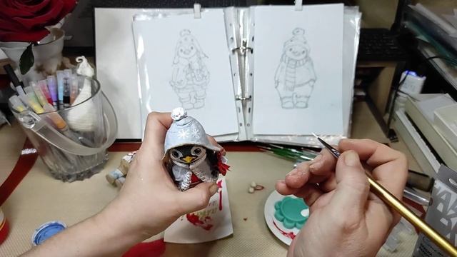 ??Ватная игрушка ПИНГВИНЧИКИ. Урок 14..Тонировка и роспись шапочки ..Бант,бубоны.Последние штрихи.
